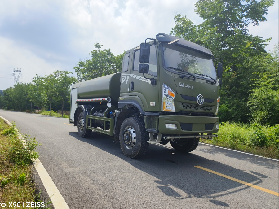 5方四驱森林消防洒水车